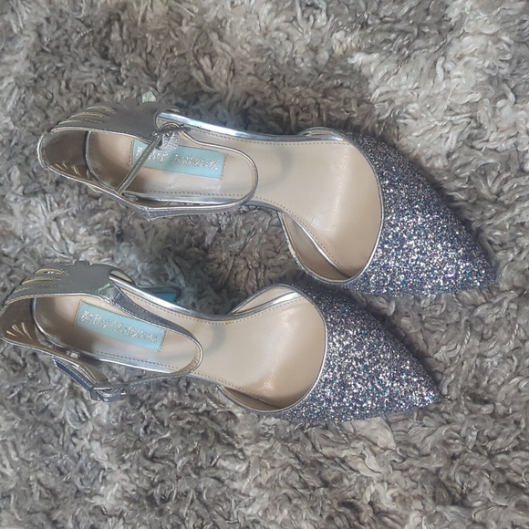 Betsey Johnson 7w wedding sparkle heel with strap silver blue bottom - Picture 4 of 11